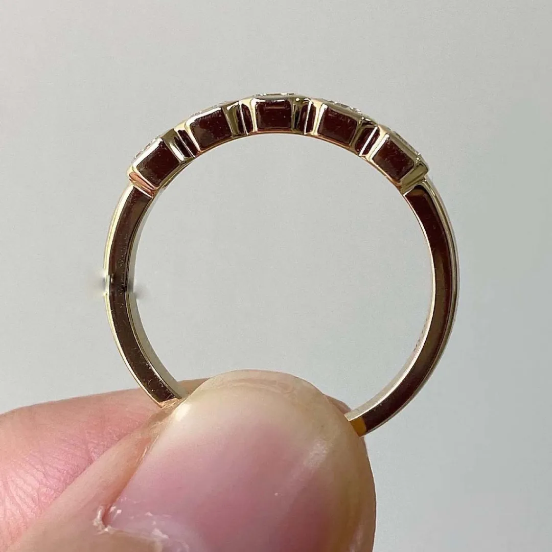 /public/photos/live/Five Stone Bezel Set Emerald Moissanite Wedding Band 543 (4).webp